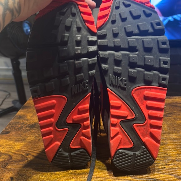 Nike Air Max 90
Black Radiant Red Wolf Grey - Picture 6 of 6